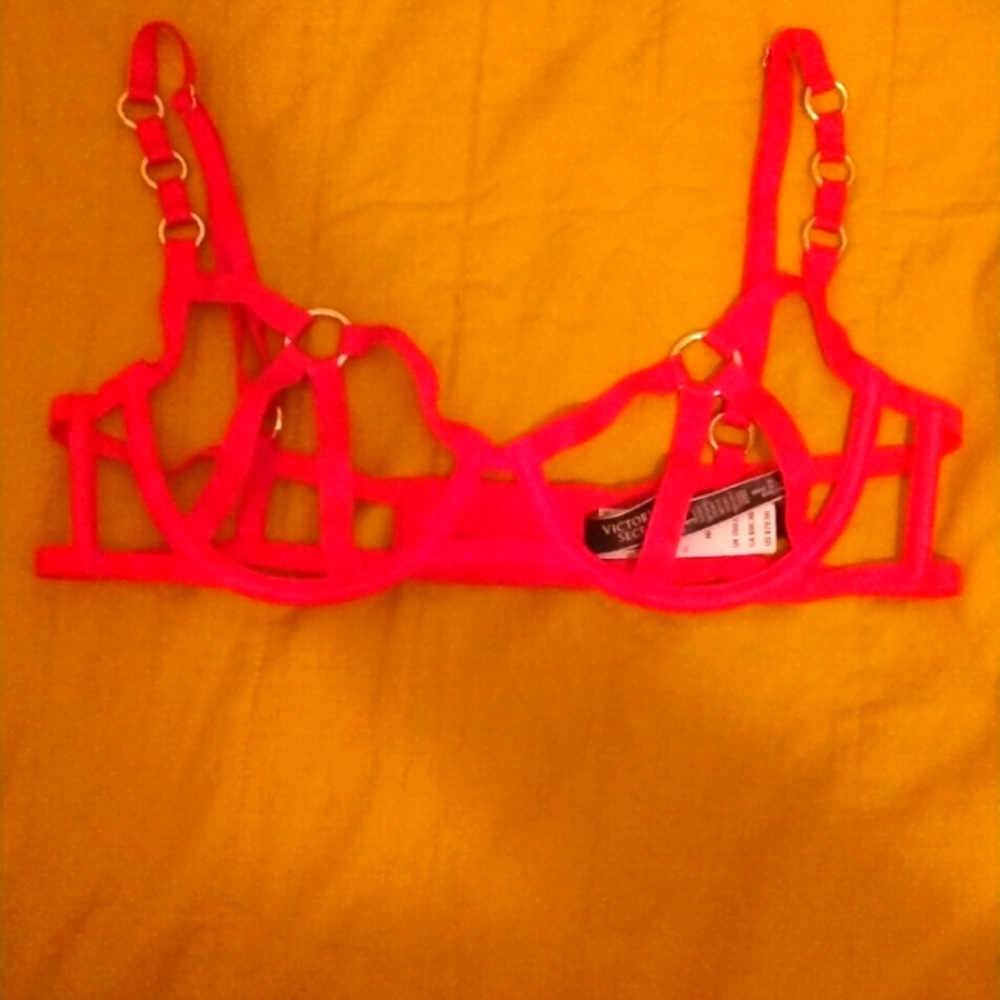Victoria Secret Very Sexy Ring & Straps Bra